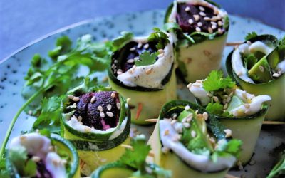 Zucchiniröllchen mit rote Beete und Avocado Füllung