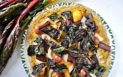 Kichererbsen Pizza mit Kürbiscreme und buntem Mangold