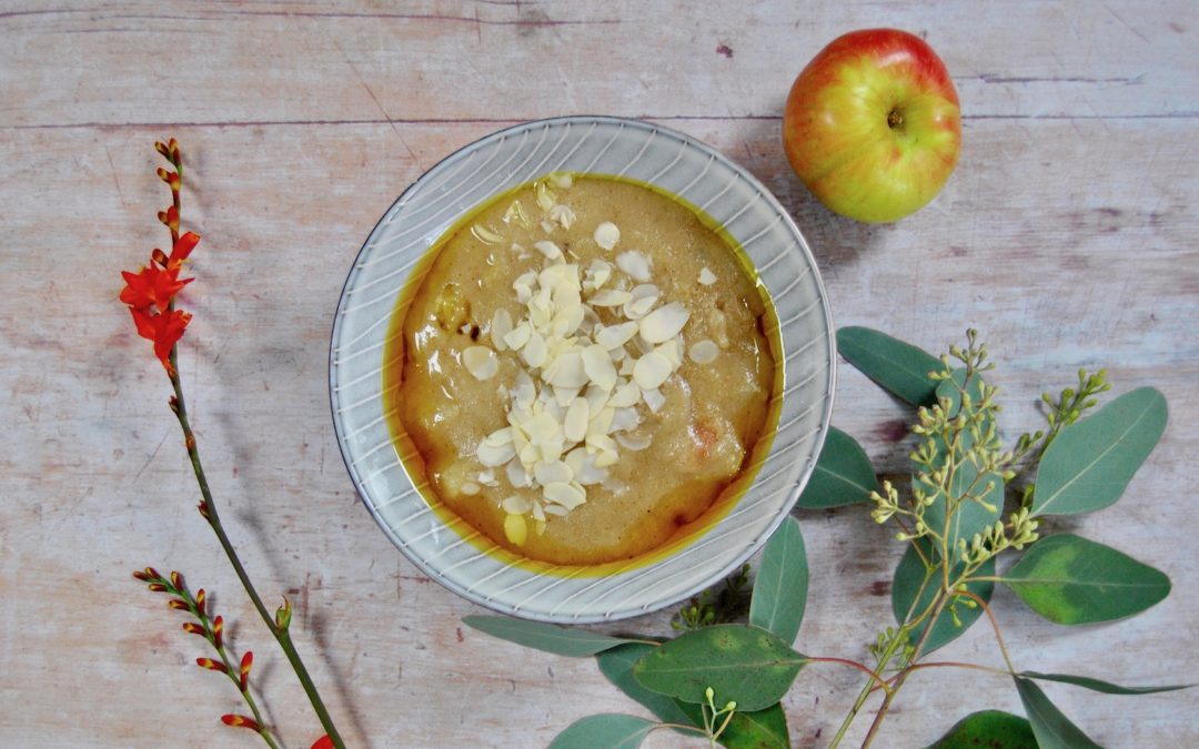 Ayurvedischer Vanille Grieß mit Apfel