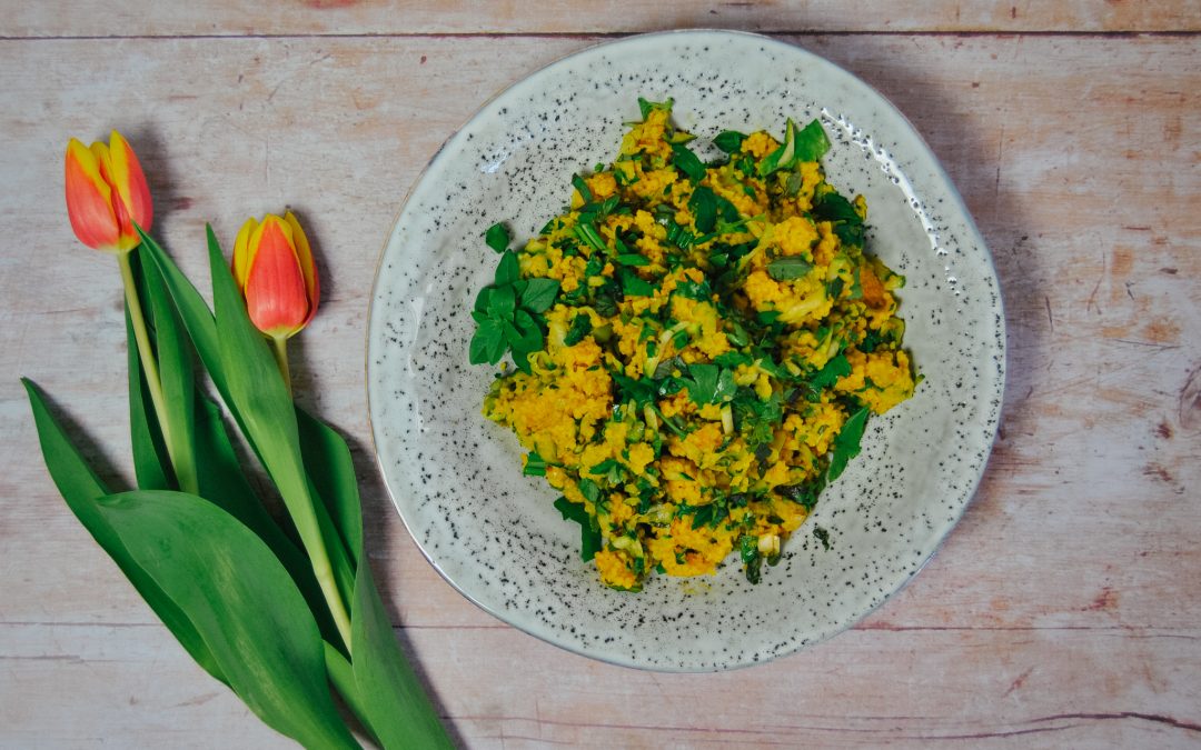 Hirse Kräuter Bowl mit Zucchini